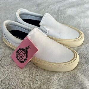 Straye Ventura White Leather Slip On Mens Skate Shoes.